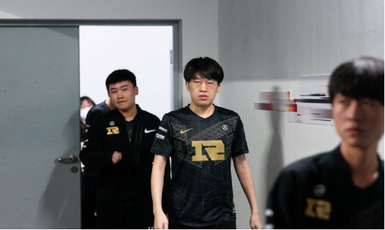 球拉扯与背 球拉扯与背